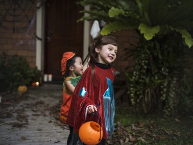 kids trick-or-treating