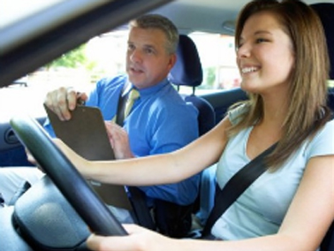 Here are 6 common mistakes people make on their driving test and what you should do instead.