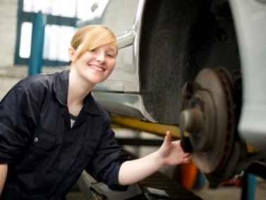 Here are 5 signs that you should change your brakes to drive more safely.