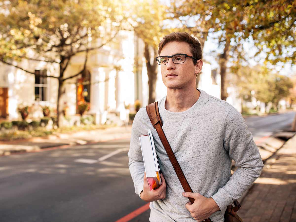Pedestrians, cyclists and bus passengers: Safety tips for university students
